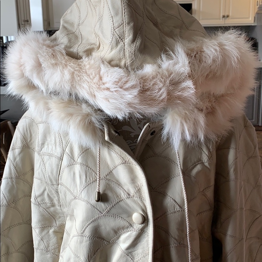 Talk of the walk ! Vintage leather 🧥 coat!